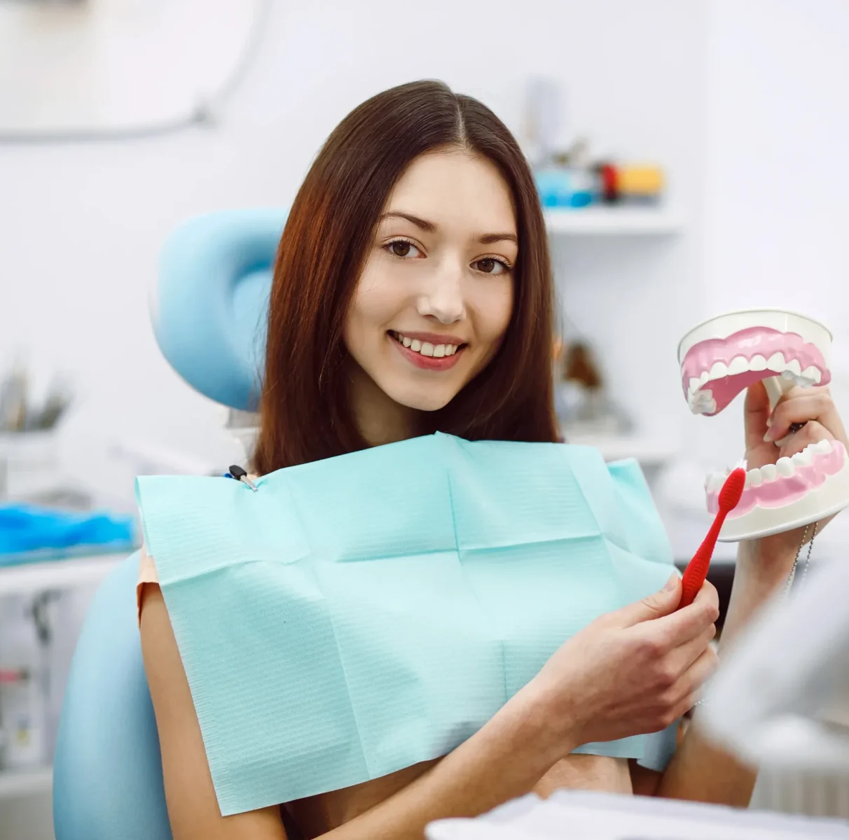 assistant-dentist-patient-clinic